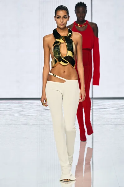 Look 3